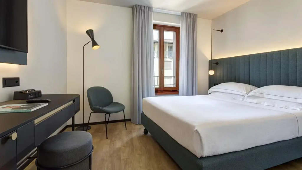 Plus Double room (full double bed)