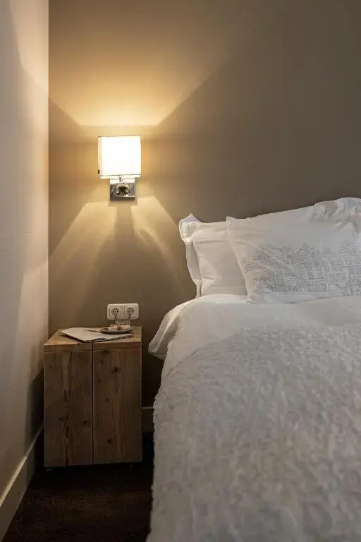 Double Suite with garden view (full double bed)