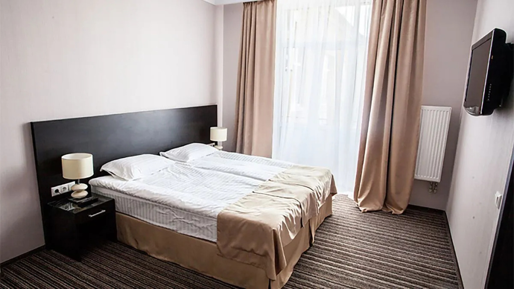 Double Suite (full double bed)