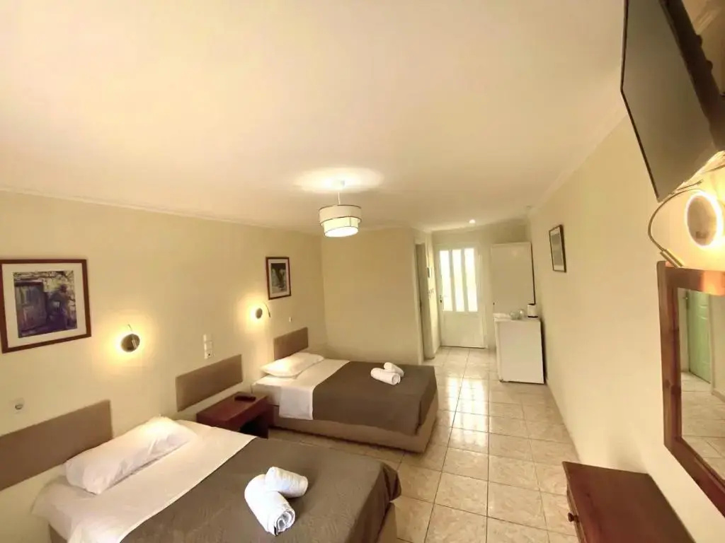 Double room (full double bed)