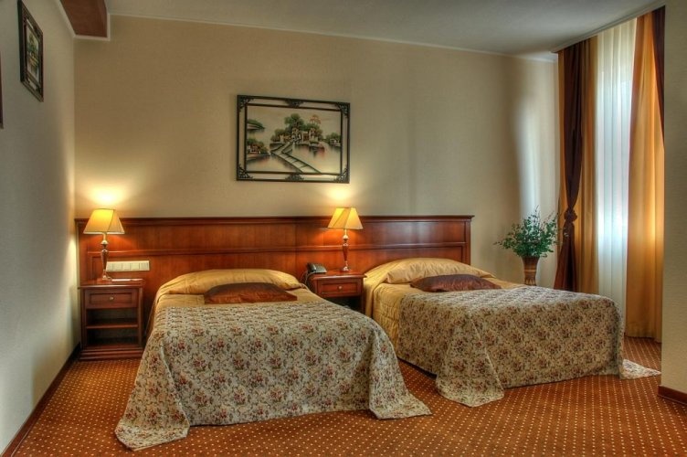 Red Royal by Undersun Hotel Room Type - City Studio twin beds