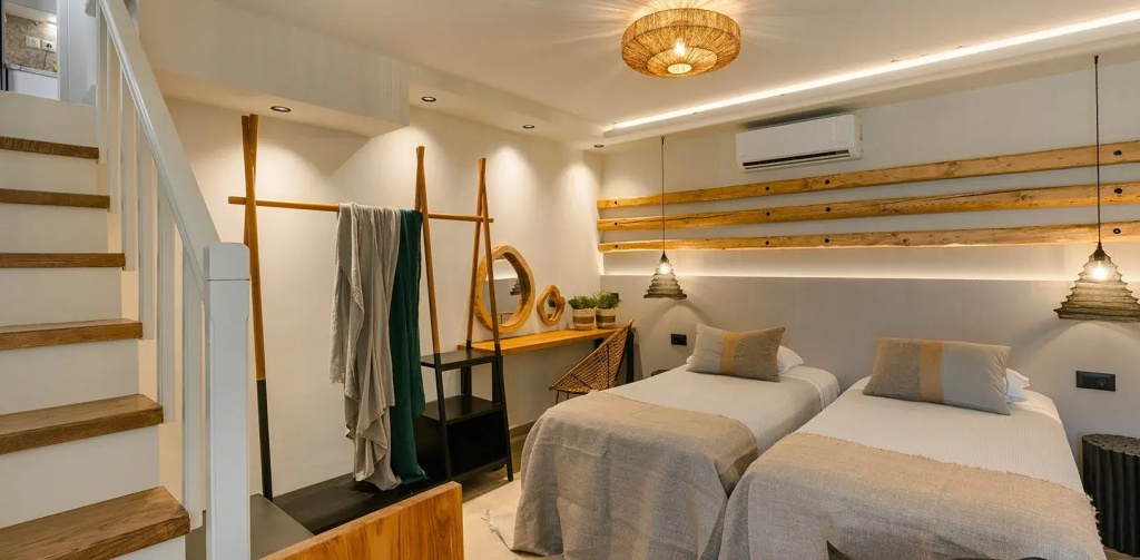 2 Bedrooms Elea Villa
