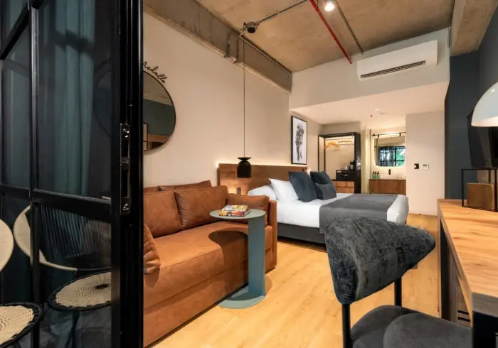 Superior L Double room with balcony (full double bed)