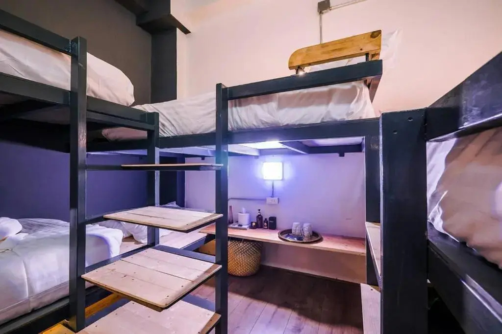 Zeds Hostel Bangkok Room Type - Comfort Quadruple Room