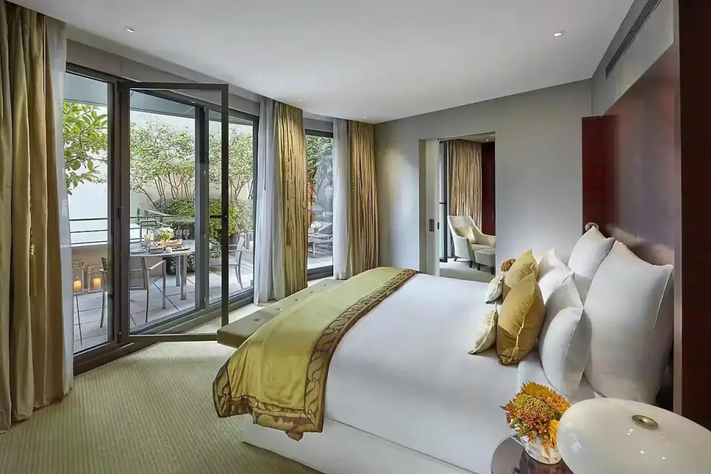 Double Suite (full double bed)