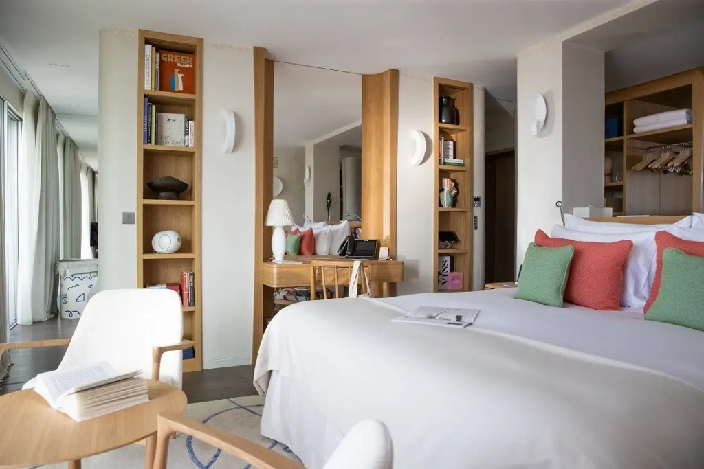 Deluxe room with sea view