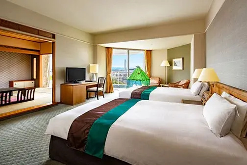 Family Japanese/Western-Style Room