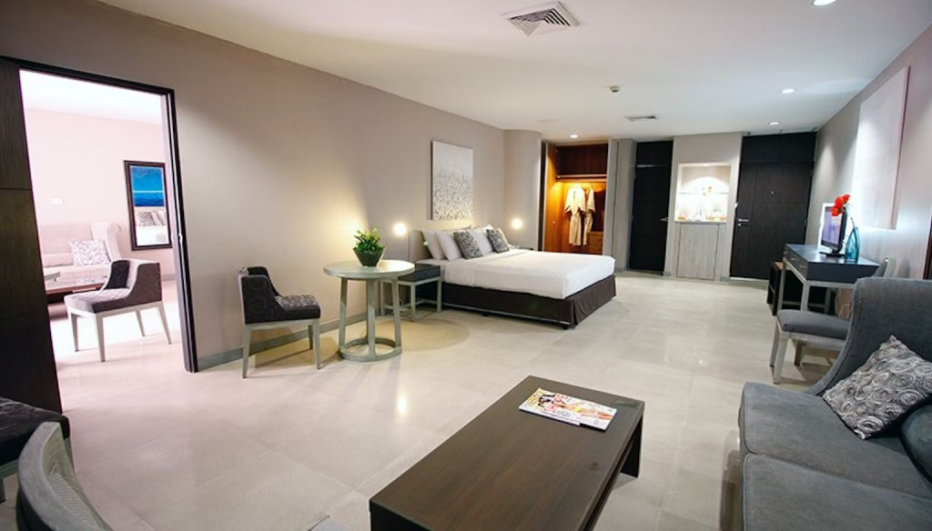 Double Junior Suite (full double bed)