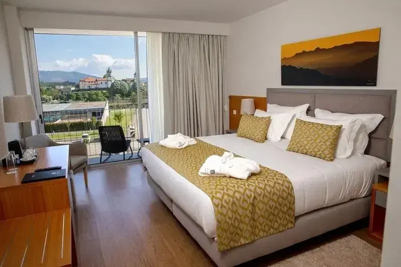 Double Master Suite full double bed