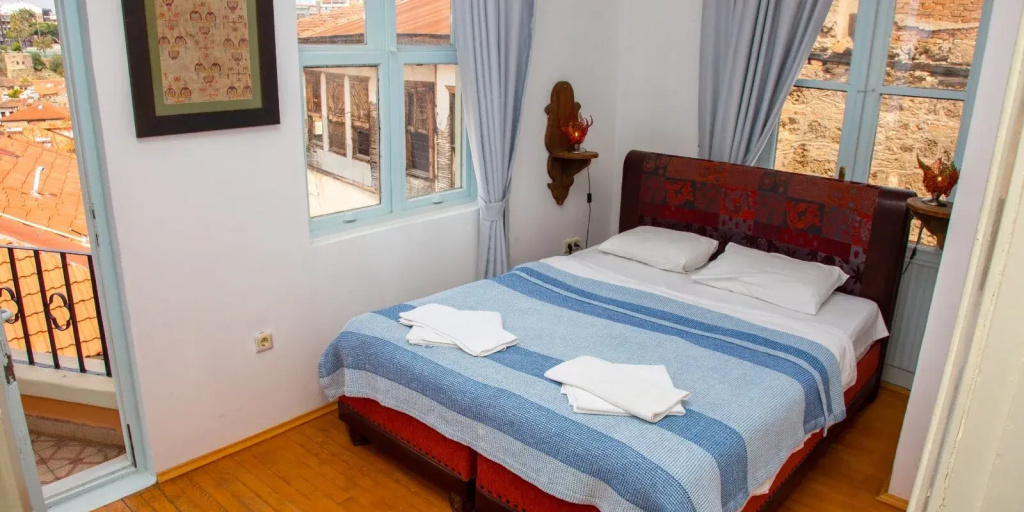 Suite with garden and oldtown view