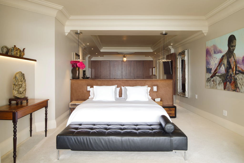6 Bedrooms Villa