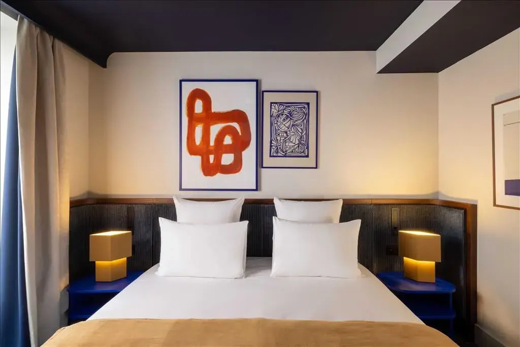 Connecting room