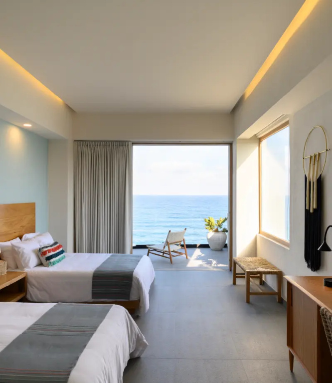 Double Suite with balcony and with partial ocean view full double bed