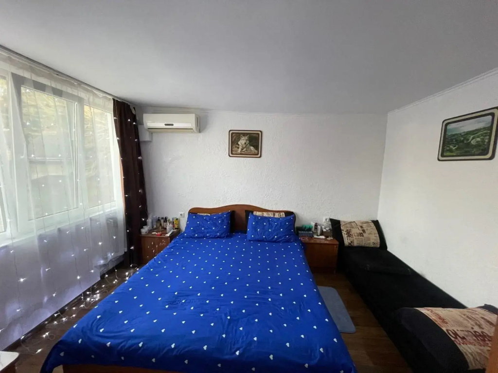 №22 Family room