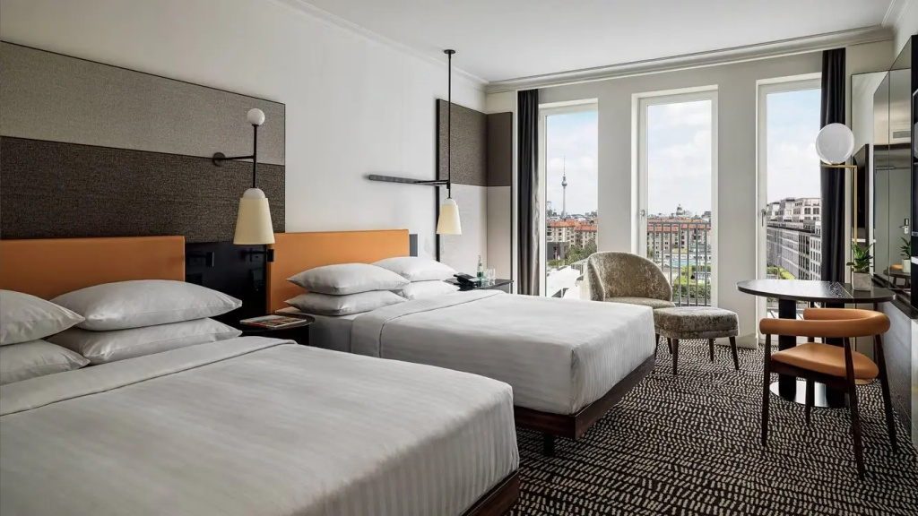 Panoramic Quadruple room with city view