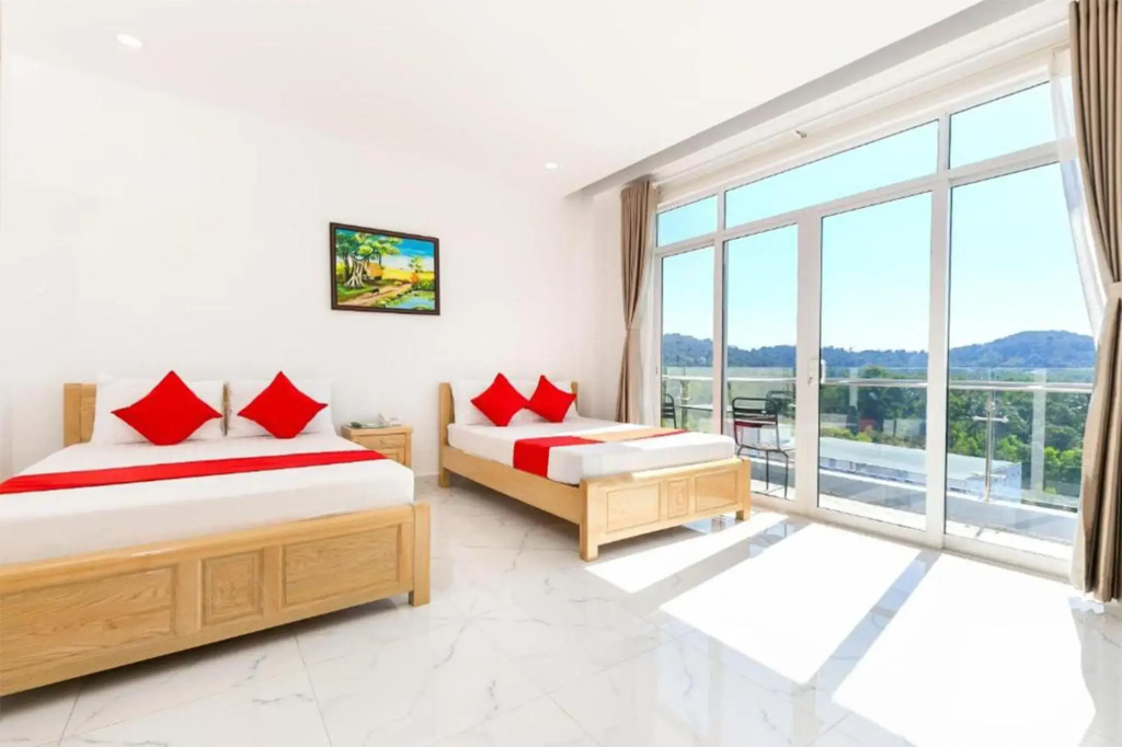 Deluxe Quadruple Family room