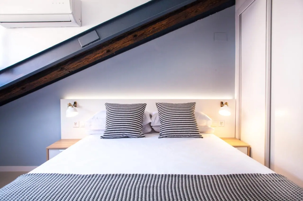 1 Bedroom Attic Apartment
