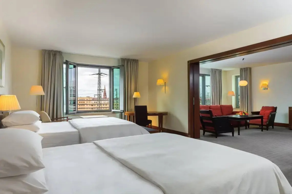 Porticus Quadruple Suite