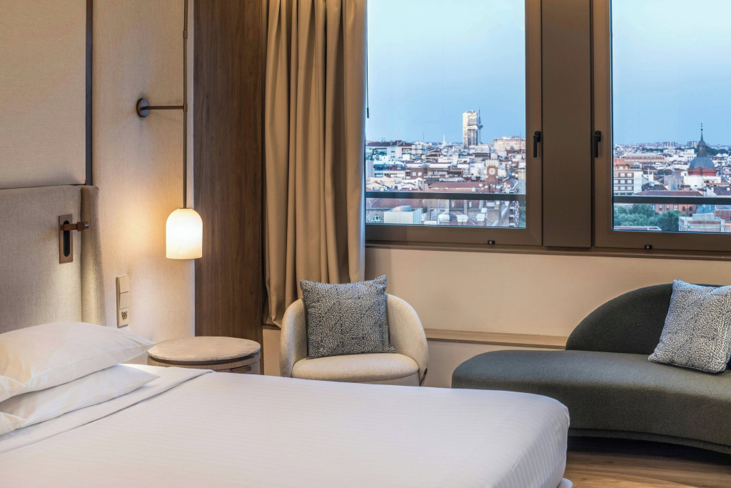 1 Bedroom Double Suite with city view (twin beds)