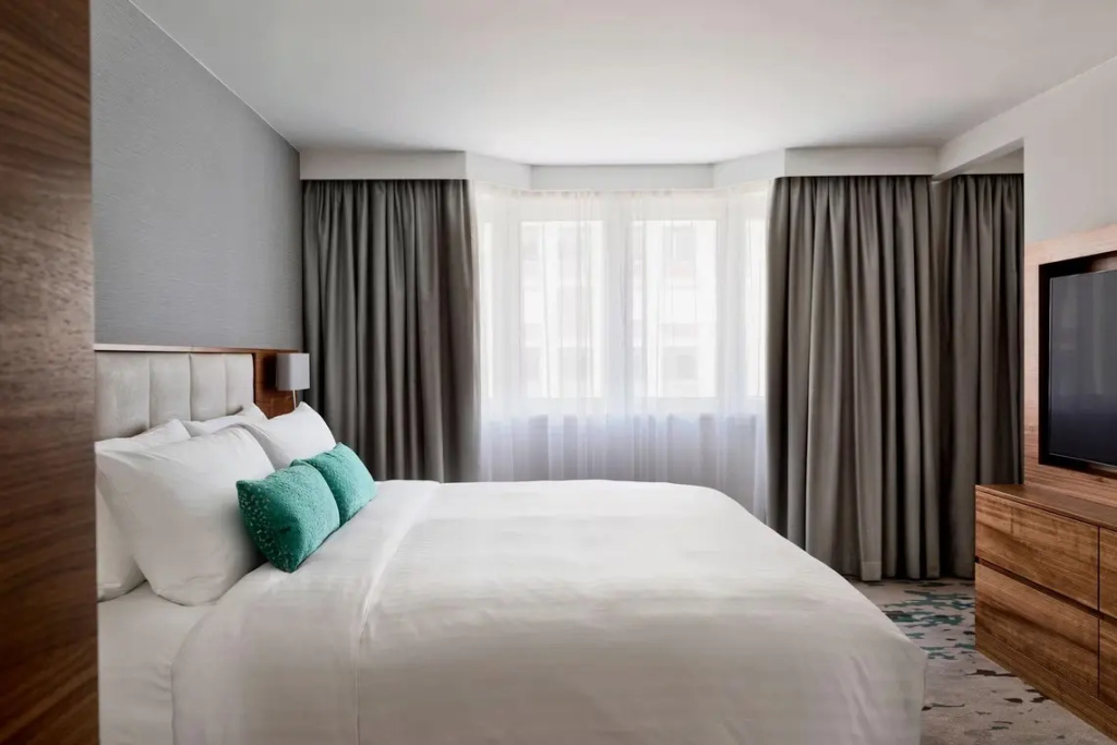 Executive M Club Lounge Access Double Suite with park view (full double bed)