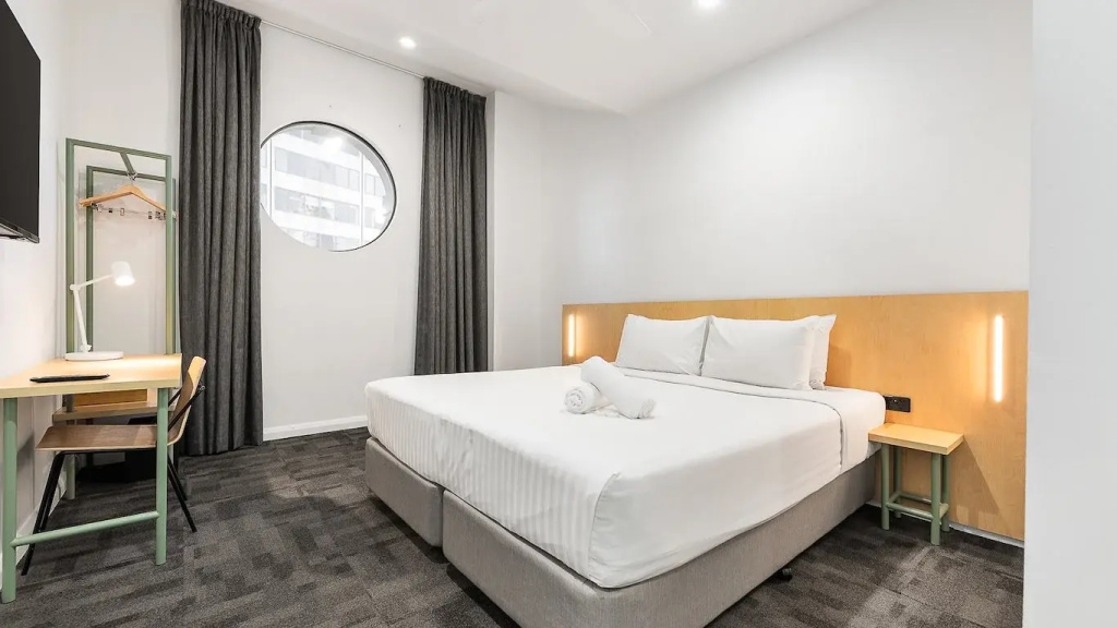 Double room (full double bed)