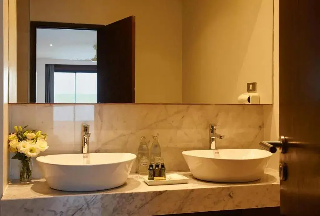 Четырёхместный мини люкс с балконом и с видом на море в Loligo Resort Hua Hin