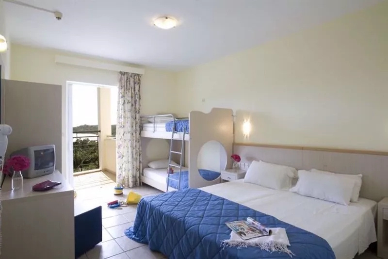Family Quadruple room with garden view