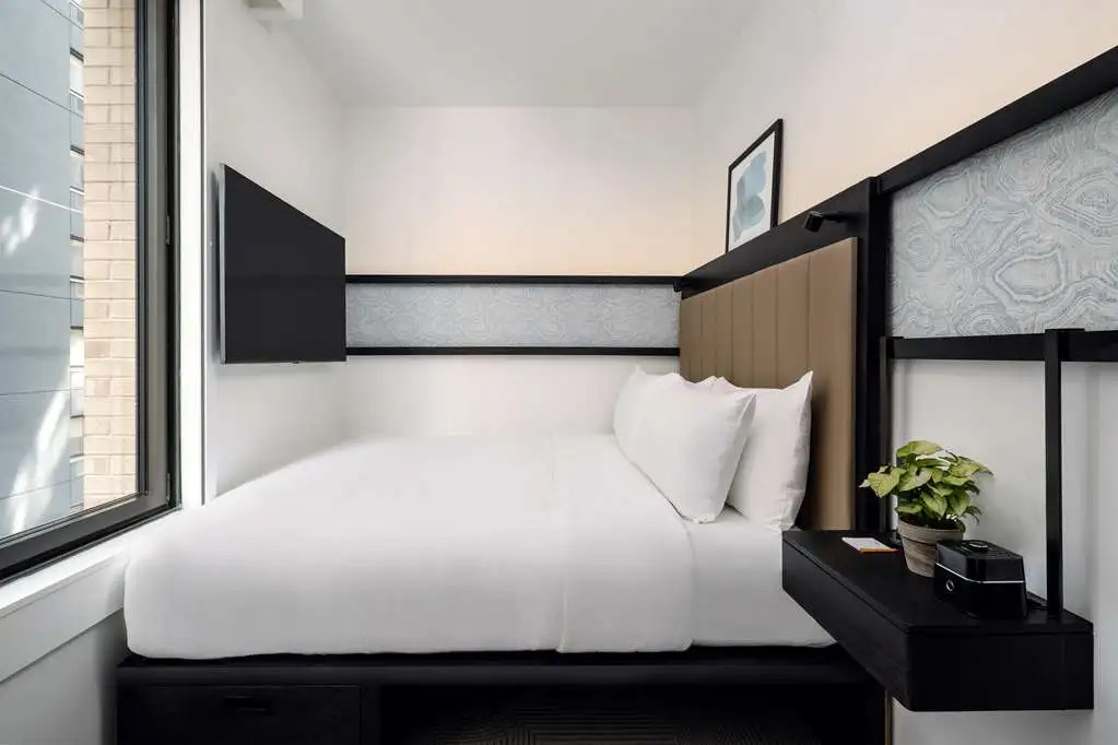 Double room (full double bed)