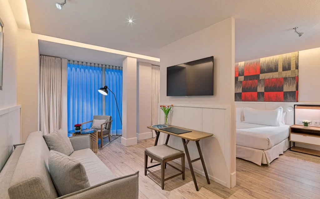 Double Junior Suite (full double bed)