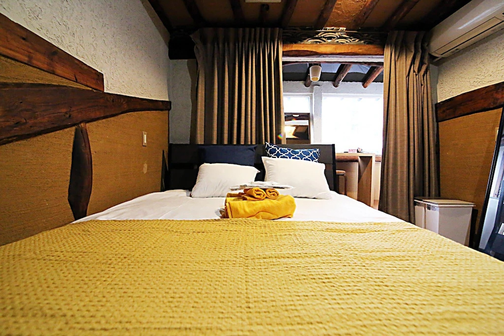 Double room (full double bed)