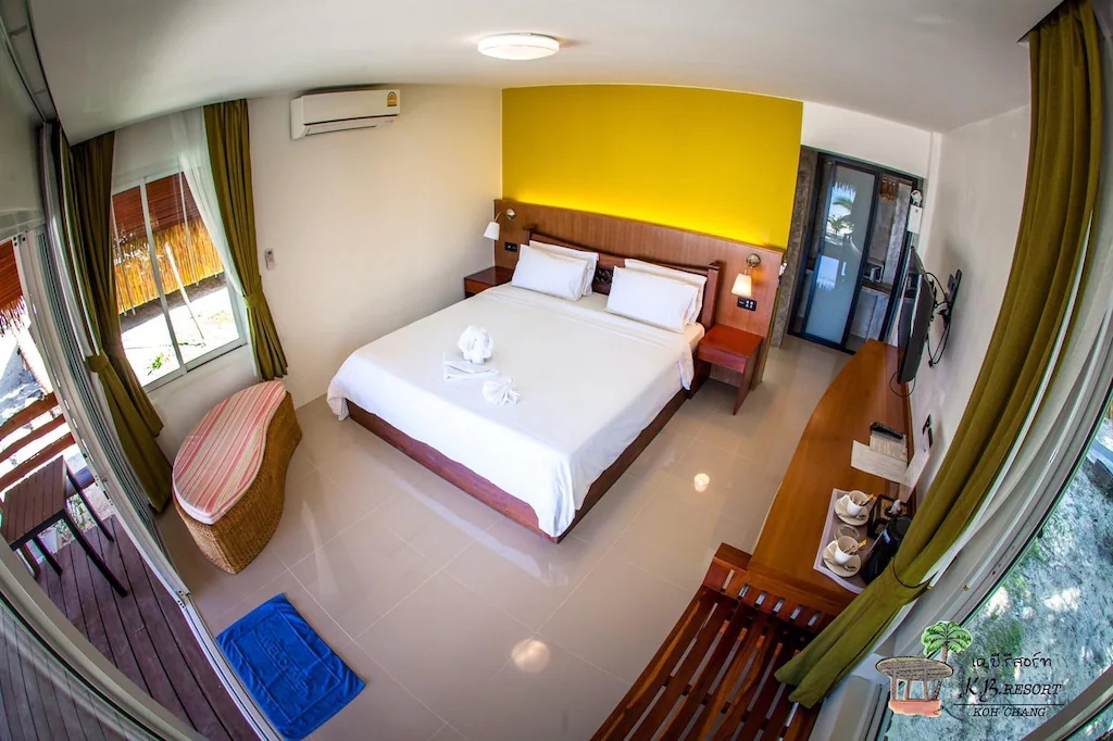 Deluxe Double Villa beachfront (full double bed)