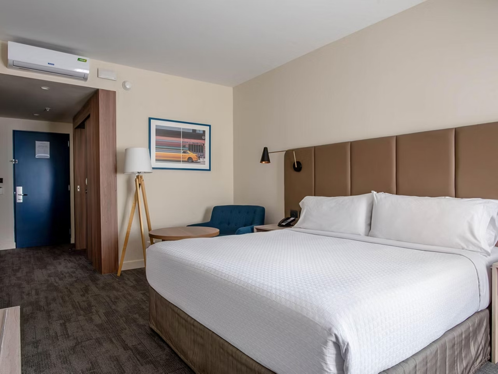 Standard Double room with city view (full double bed)