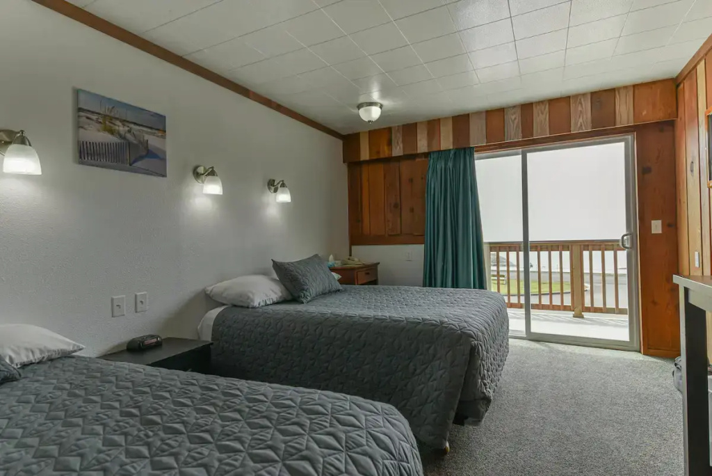 Basic Quadruple room with sea view