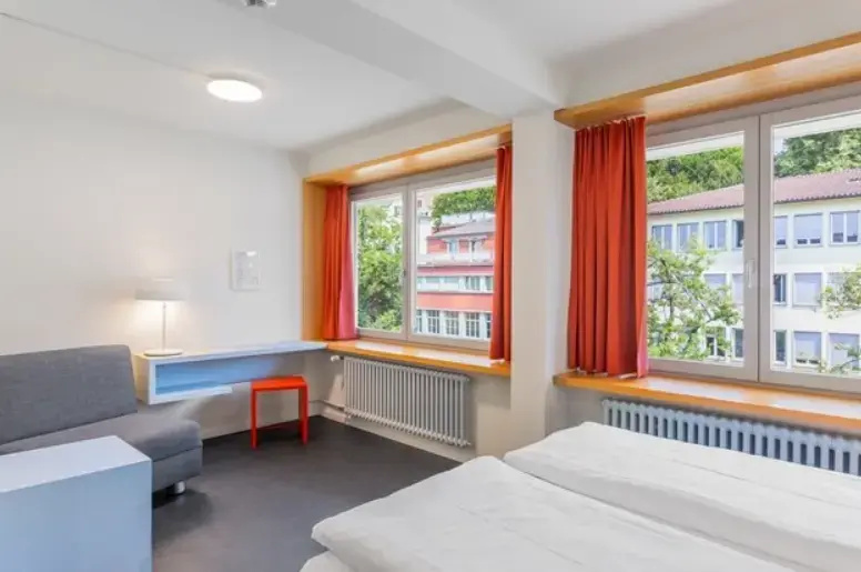 Large Double room (full double bed)