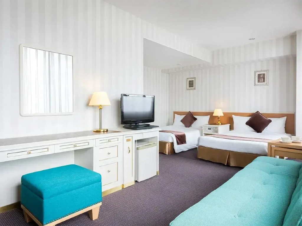 Corner Double room (twin beds)