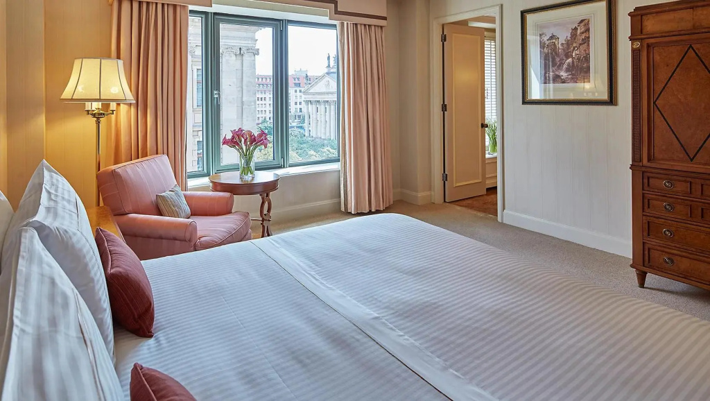Deluxe Double Suite (full double bed)