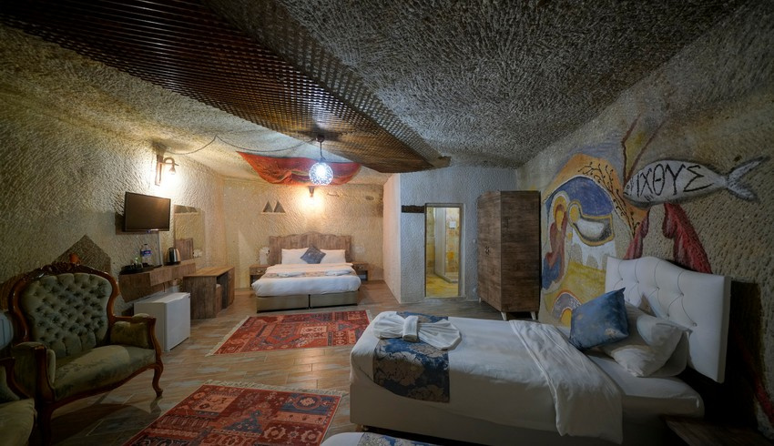 Deluxe Cave Quadruple Family room