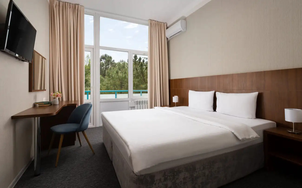 Двухместный номер Standard с видом на море двуспальная кровать в Знание