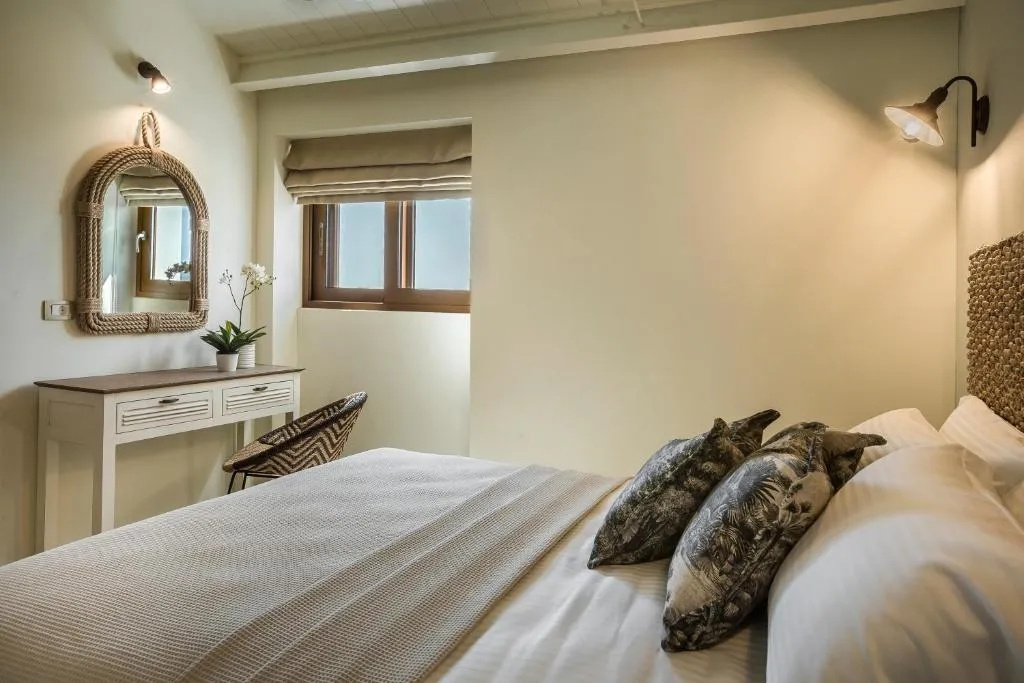 Double Suite with sea view (full double bed)