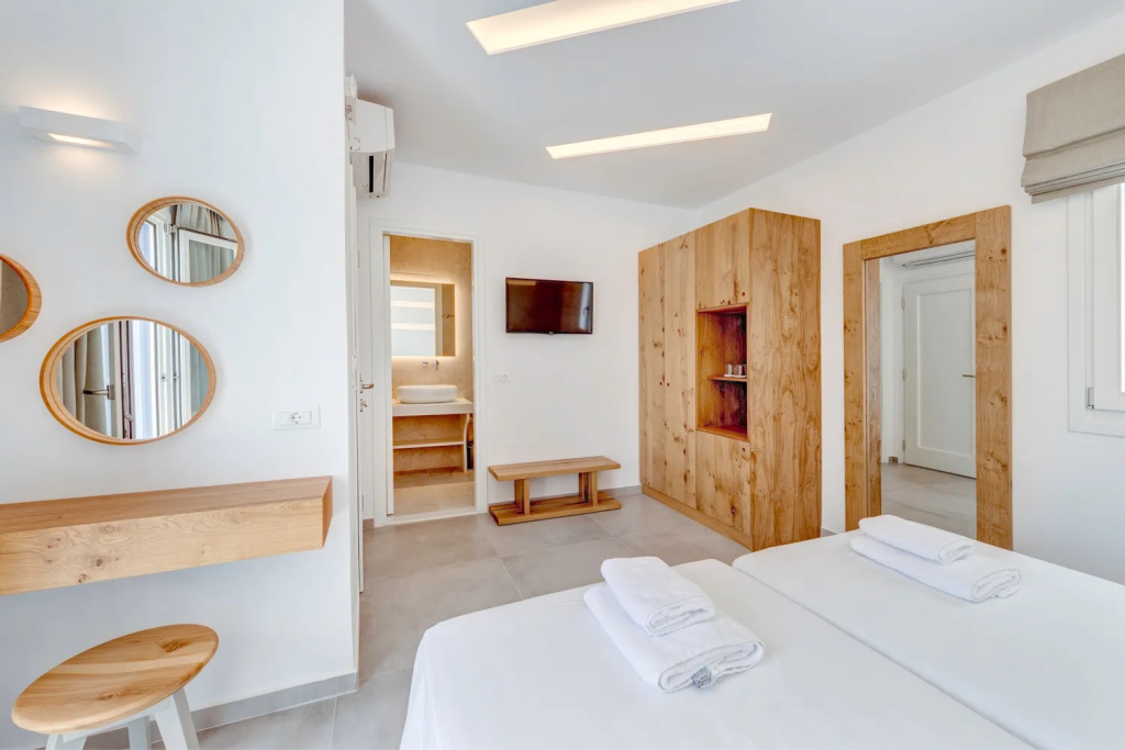 Deluxe Double room with balcony or terrace and with sea view (twin beds)
