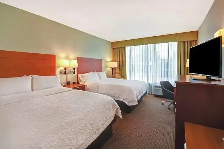 With Microwave/Fridge room