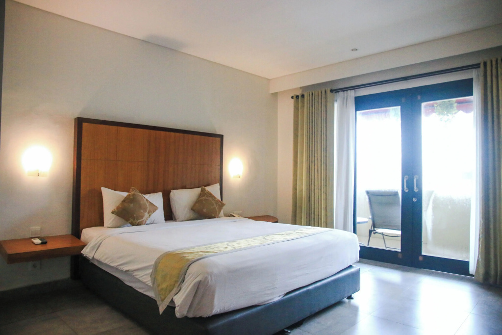 Superior Double room with pool view (full double bed)