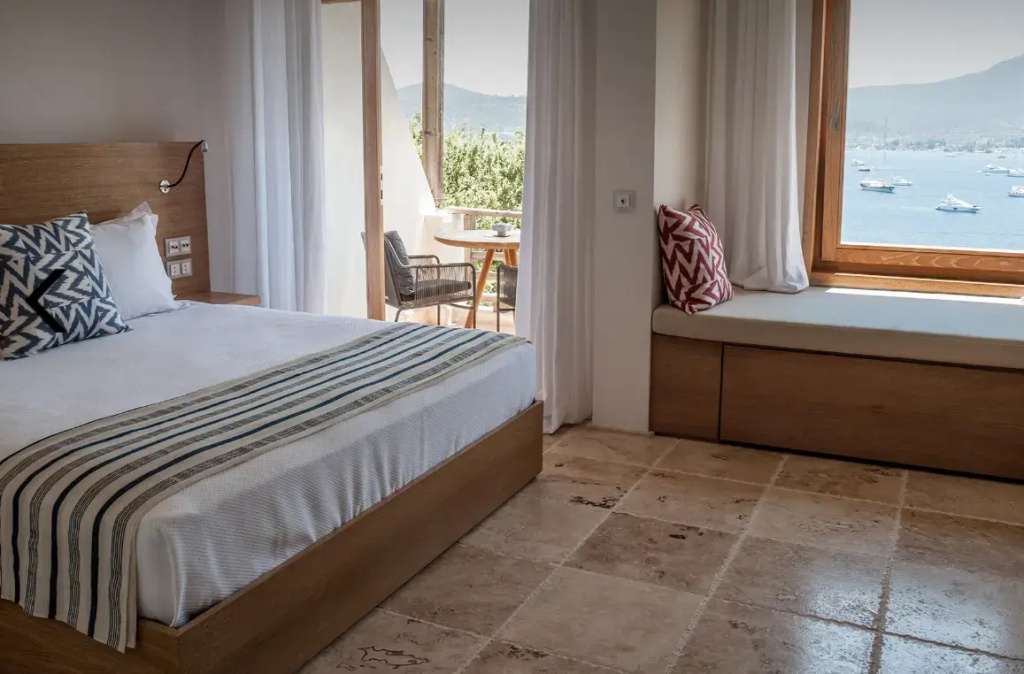 Double room seafront (full double bed)