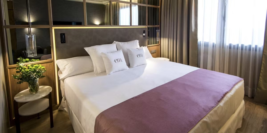 Empress Double room (full double bed)