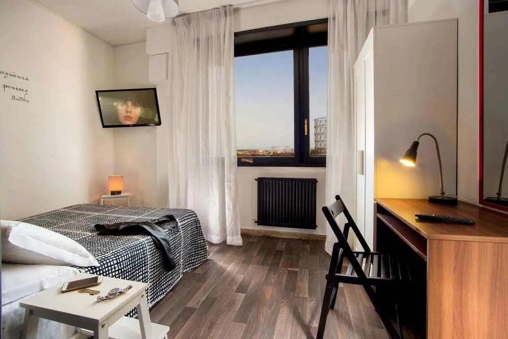 Double room (full double bed)