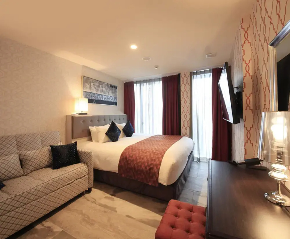 Superior Annex room