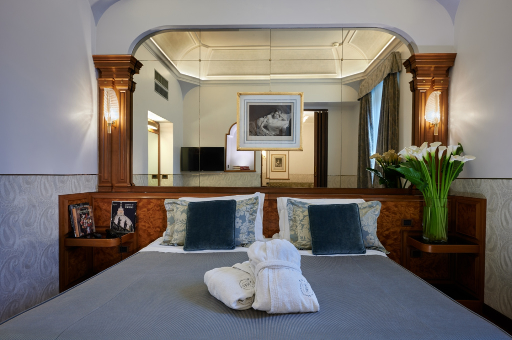 Double Junior Suite (full double bed)