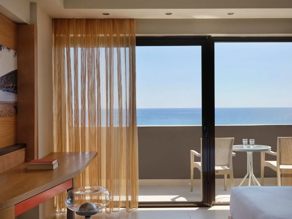 Premium Double room seafront (full double bed)