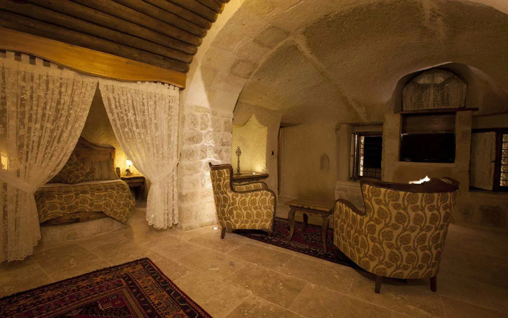 Majestic Cave Double Suite (full double bed)
