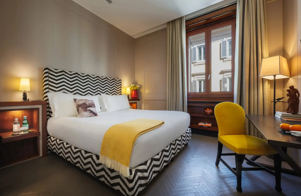 Singer Double room (full double bed)